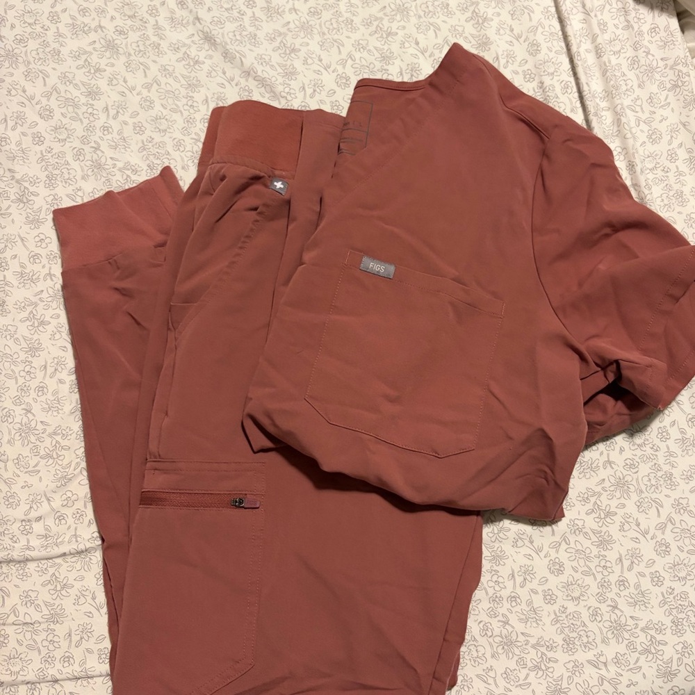 Mauve Figs Jogger Scrub Set with Pockets